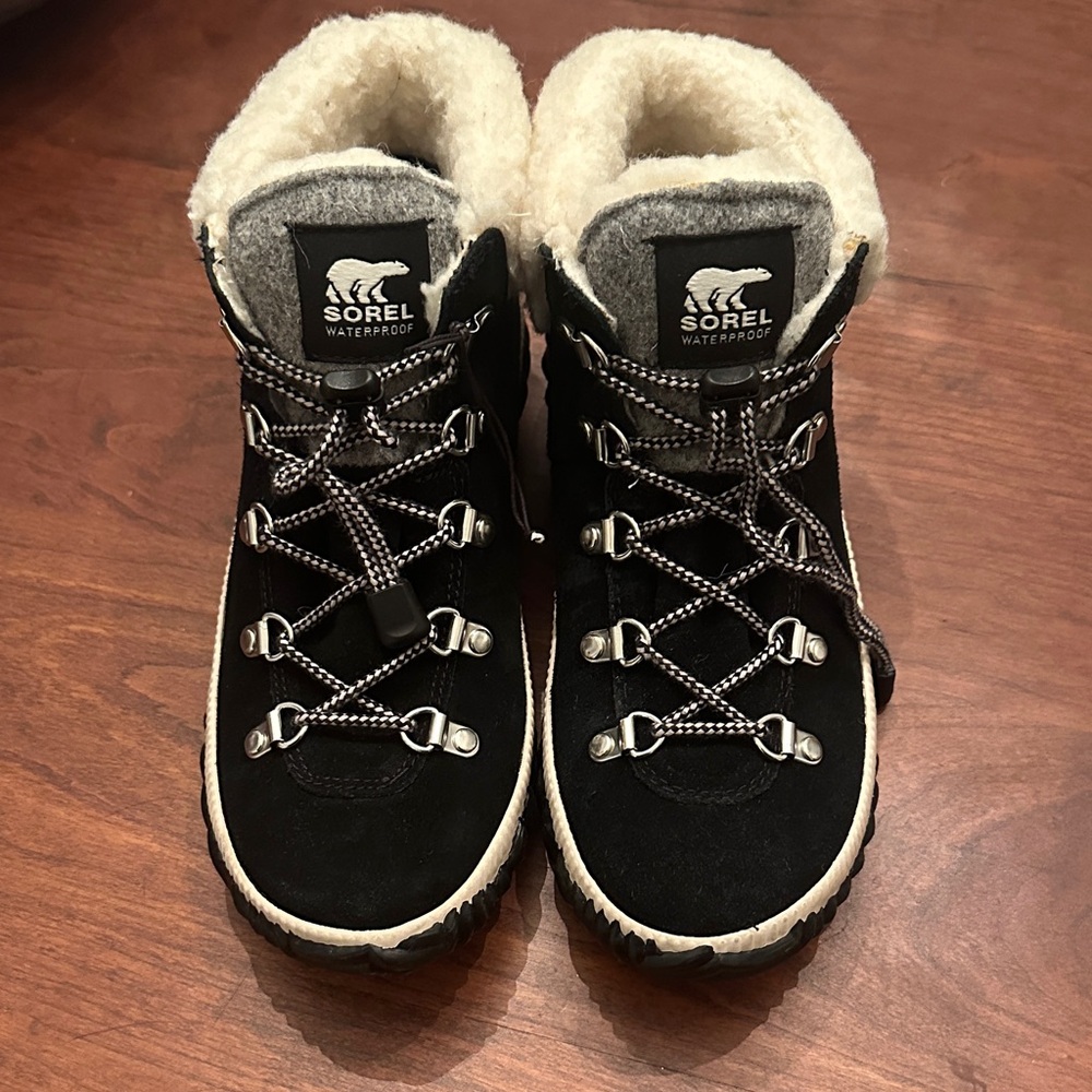 Unisex Kids New Sorel Black and White Winter Boots